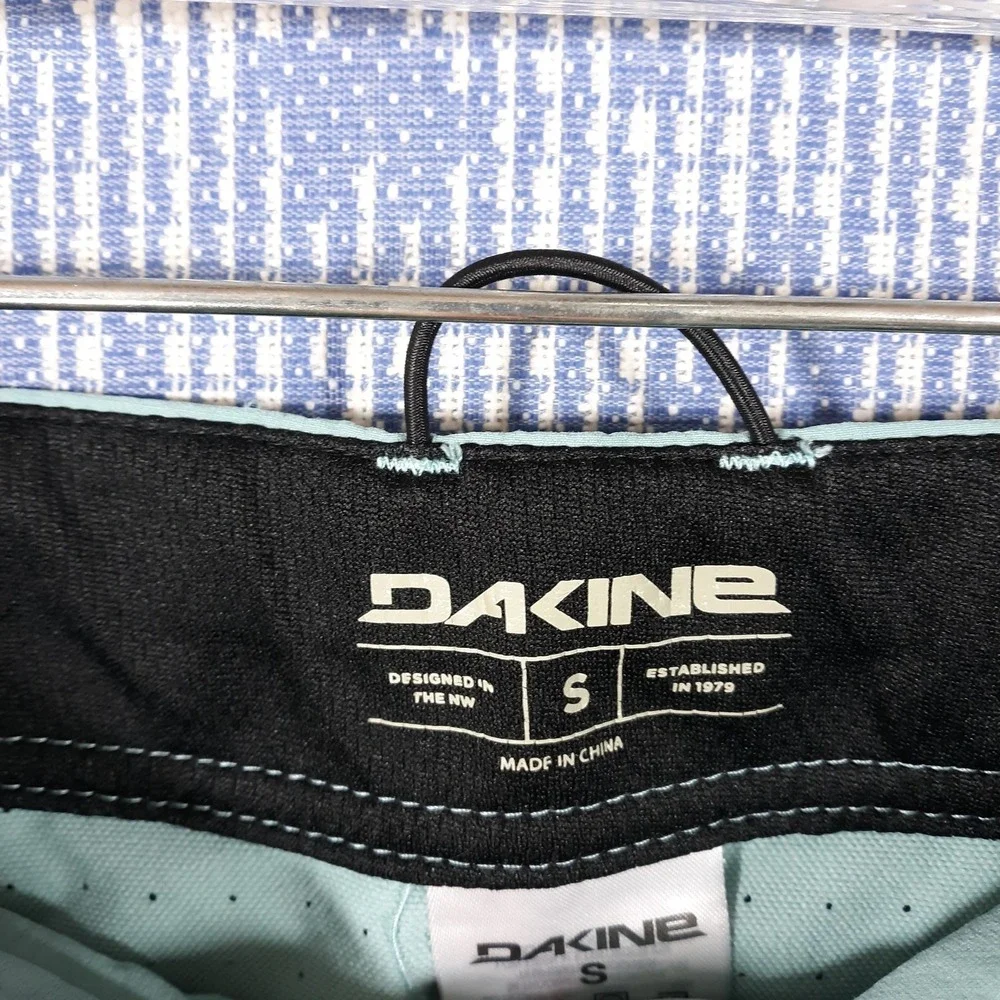 Dakine Mountain Biking Shorts Size Small Adjustable Waist Turquoise